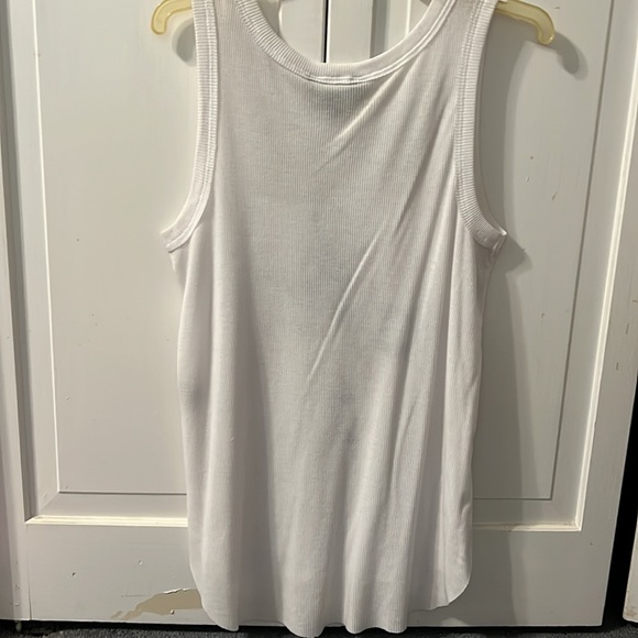 Simply Vera tank top - Picture 2 of 3